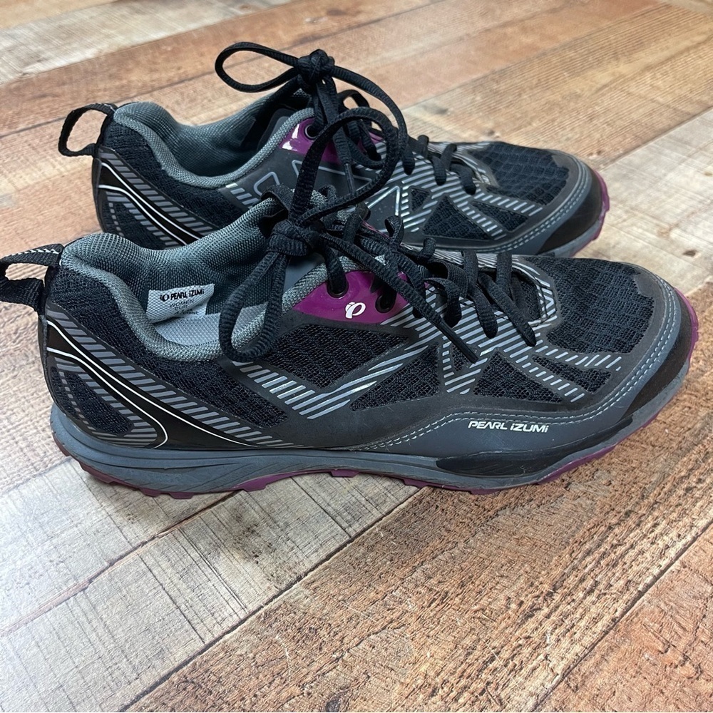 Pearl Izumi Women's Black and Purple Athletic Shoes